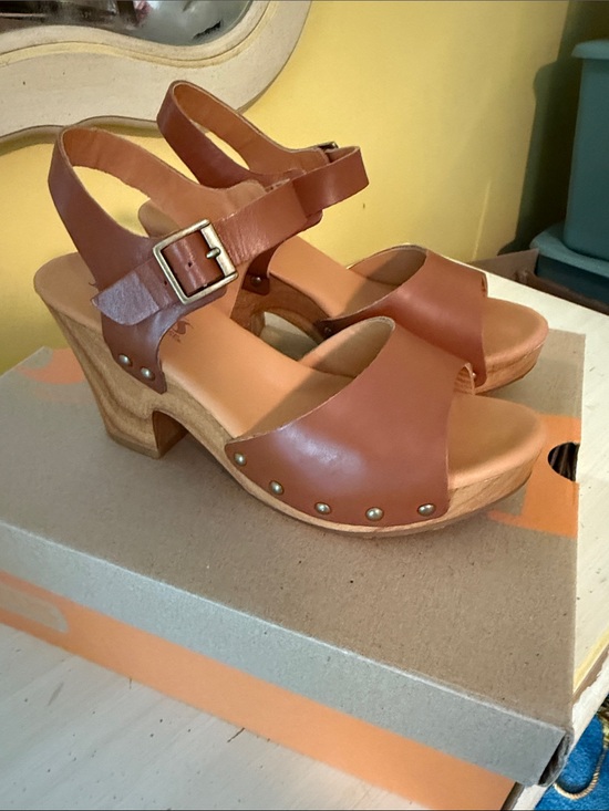Kork-Ease Shoes - Kork Ease Katrine Tan Leather Platform Sandals with Buckle Strap- size 7